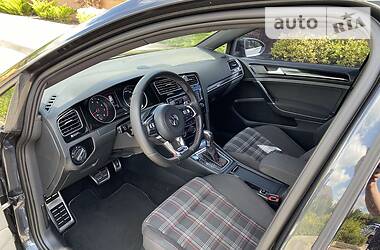 Хетчбек Volkswagen Golf 2014 в 