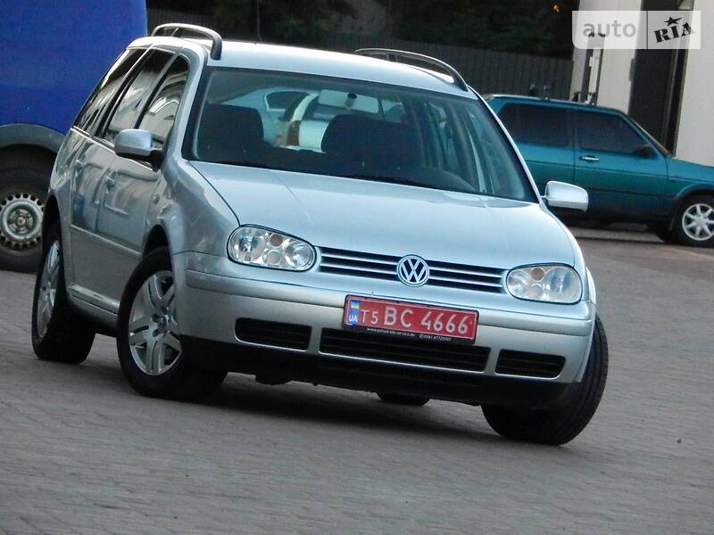 Універсал Volkswagen Golf 2002 в Сарнах