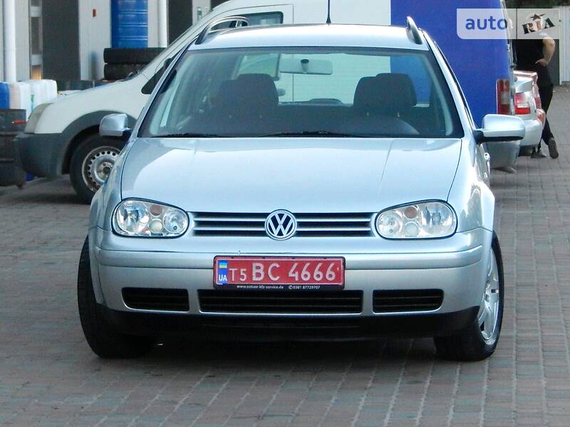 Універсал Volkswagen Golf 2002 в Сарнах