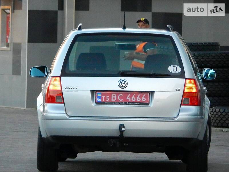 Універсал Volkswagen Golf 2002 в Сарнах