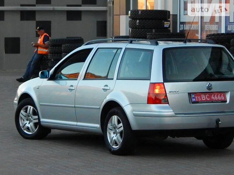 Універсал Volkswagen Golf 2002 в Сарнах
