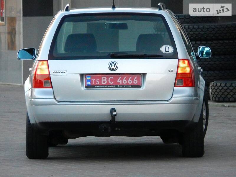 Універсал Volkswagen Golf 2002 в Сарнах