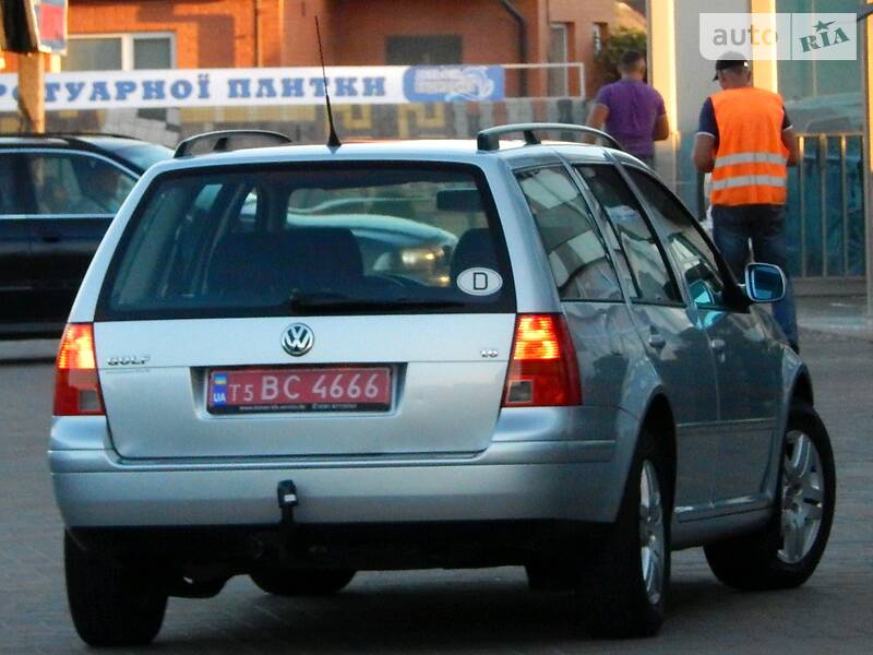 Універсал Volkswagen Golf 2002 в Сарнах