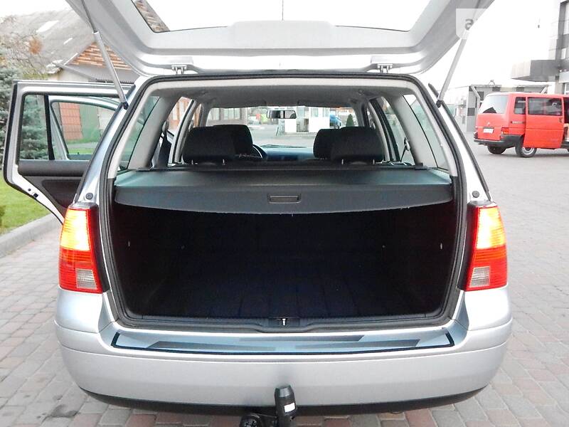 Універсал Volkswagen Golf 2002 в Сарнах