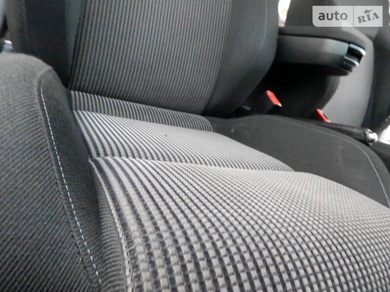 Універсал Volkswagen Golf 2002 в Сарнах