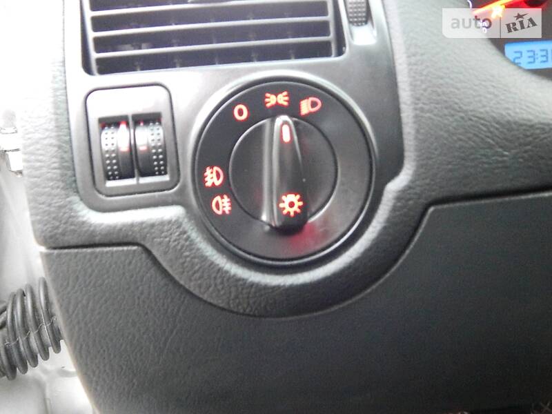 Універсал Volkswagen Golf 2002 в Сарнах