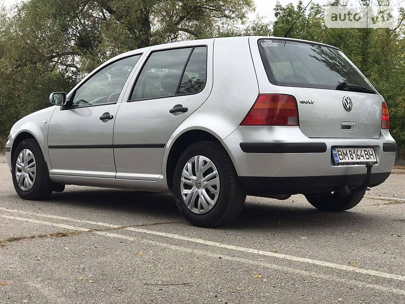 Хетчбек Volkswagen Golf 2001 в Сумах
