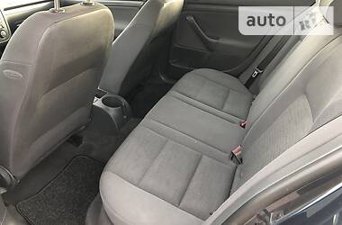 Хетчбек Volkswagen Golf 2004 в 
