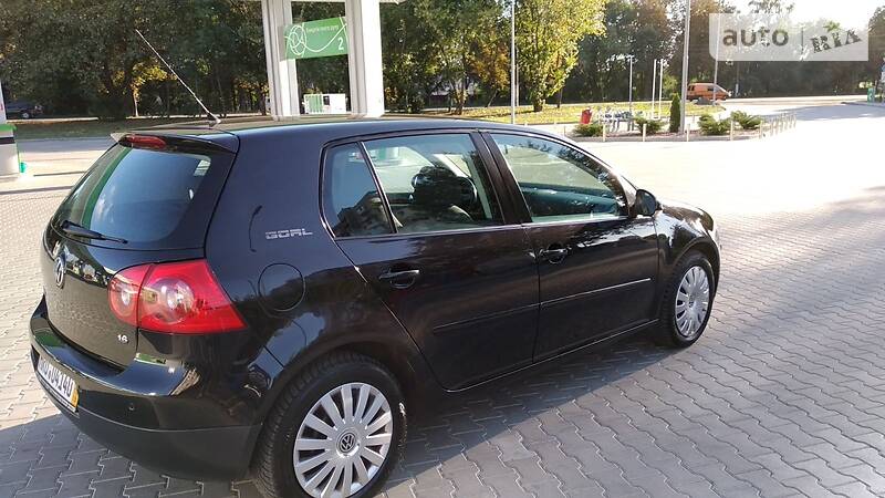 Хетчбек Volkswagen Golf 2006 в Житомирі