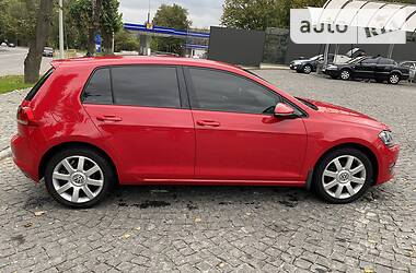 Хетчбек Volkswagen Golf 2012 в 