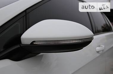 Хэтчбек Volkswagen Golf 2015 в 