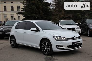 Хэтчбек Volkswagen Golf 2015 в 