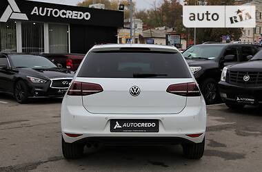 Хэтчбек Volkswagen Golf 2015 в 