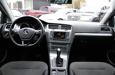 Хэтчбек Volkswagen Golf 2015 в 