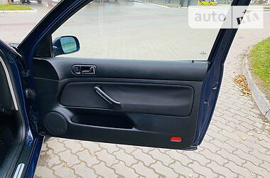 Хетчбек Volkswagen Golf 2001 в Львові