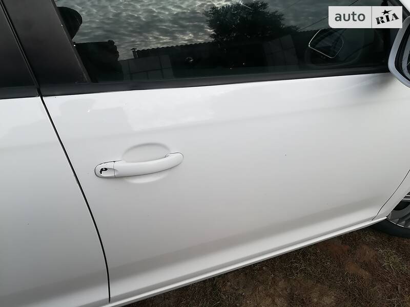 Универсал Volkswagen Golf 2012 в Глухове