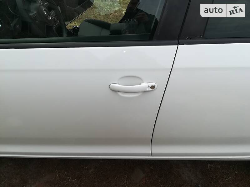 Универсал Volkswagen Golf 2012 в Глухове