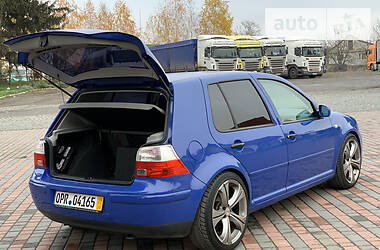 Хетчбек Volkswagen Golf 2001 в 