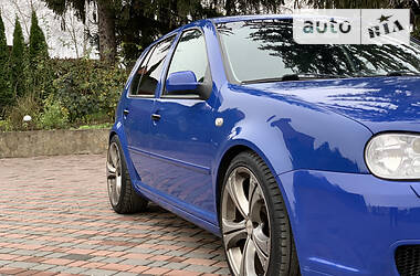Хетчбек Volkswagen Golf 2001 в 