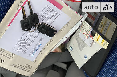 Хетчбек Volkswagen Golf 2001 в 