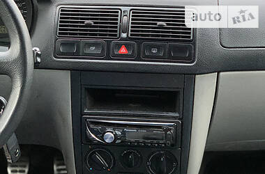 Хетчбек Volkswagen Golf 2001 в 