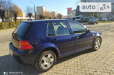 Седан Volkswagen Golf 2001 в Чернівцях