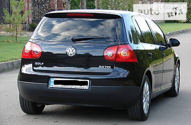 Хэтчбек Volkswagen Golf 2005 в Ровно