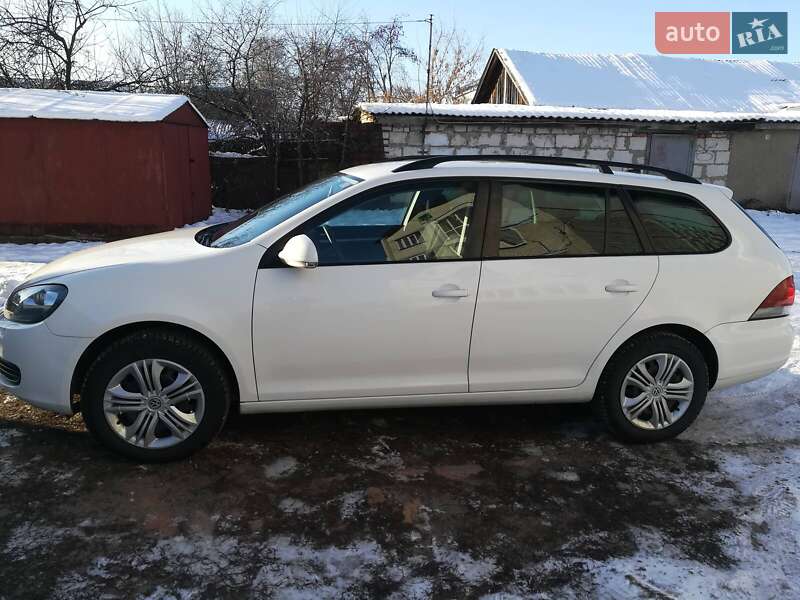 Универсал Volkswagen Golf 2012 в Глухове