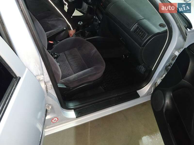 Хетчбек Volkswagen Golf 1999 в Хмельницькому