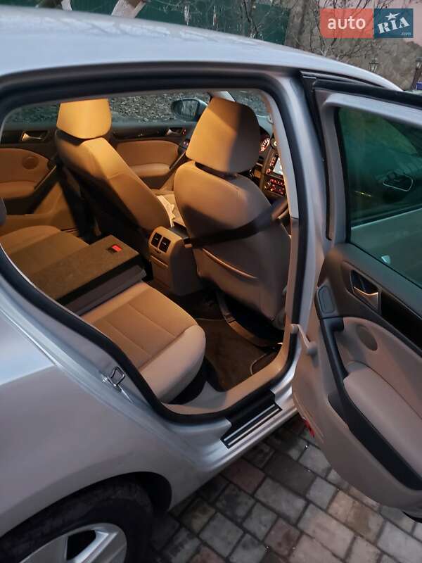 Хэтчбек Volkswagen Golf 2009 в Харькове