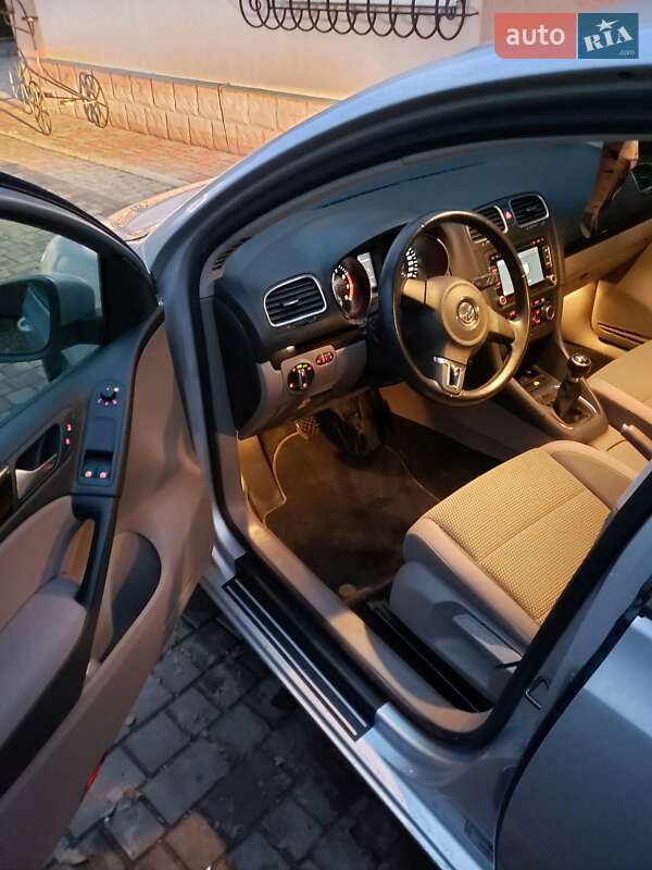 Хэтчбек Volkswagen Golf 2009 в Харькове