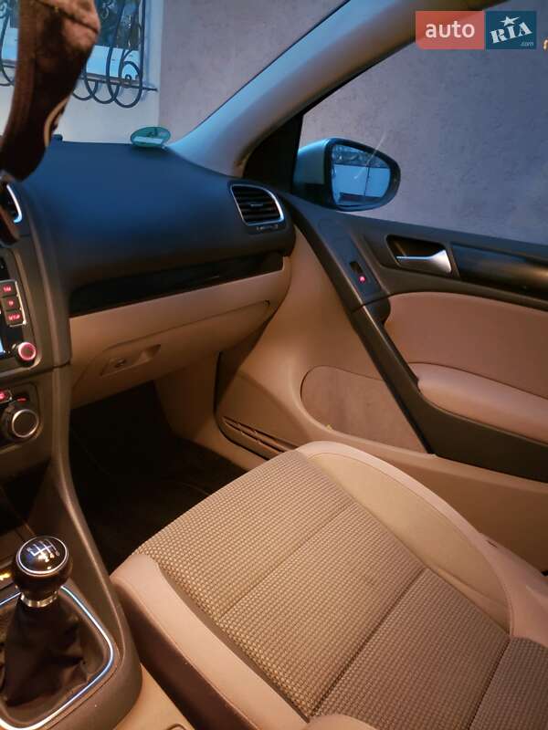 Хэтчбек Volkswagen Golf 2009 в Харькове