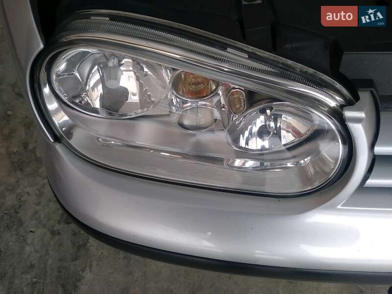 Хетчбек Volkswagen Golf 2001 в Івано-Франківську