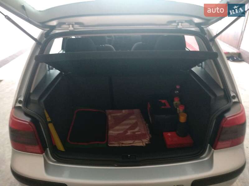 Хетчбек Volkswagen Golf 2001 в Івано-Франківську