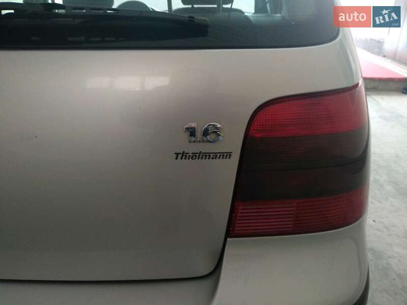 Хетчбек Volkswagen Golf 2001 в Івано-Франківську