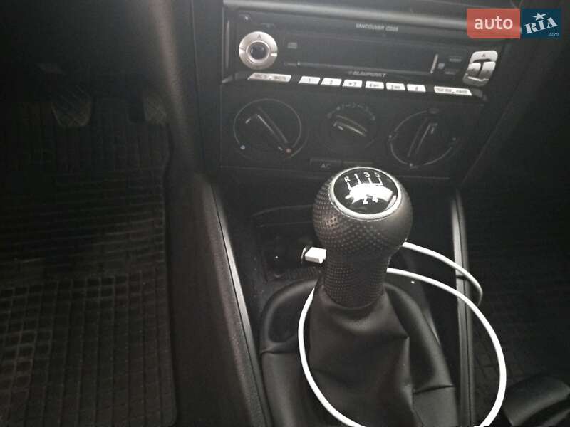 Хетчбек Volkswagen Golf 2001 в Івано-Франківську