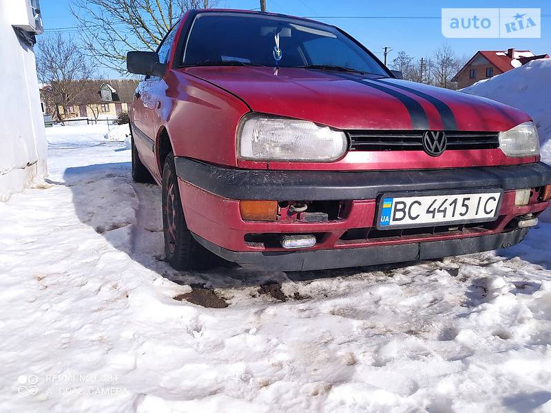 Хэтчбек Volkswagen Golf 1995 в Новояворовске