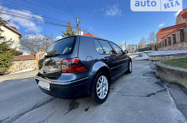 Хэтчбек Volkswagen Golf 2001 в Киеве