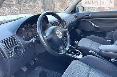 Хэтчбек Volkswagen Golf 2001 в Киеве