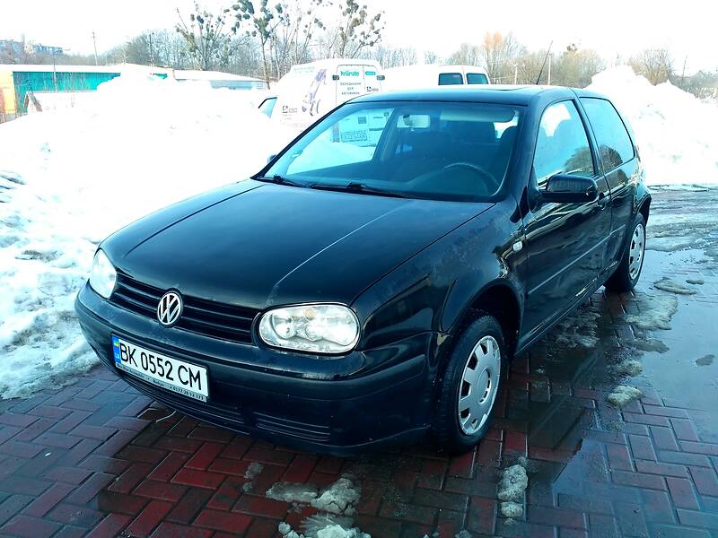 Хэтчбек Volkswagen Golf 2000 в Ровно