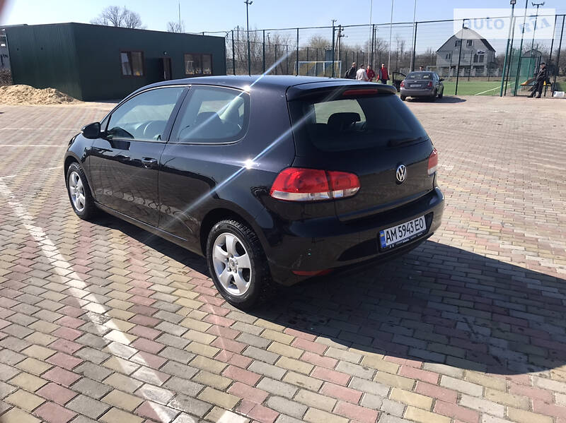 Хэтчбек Volkswagen Golf 2009 в Житомире