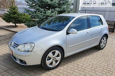 Хэтчбек Volkswagen Golf 2008 в Сваляве