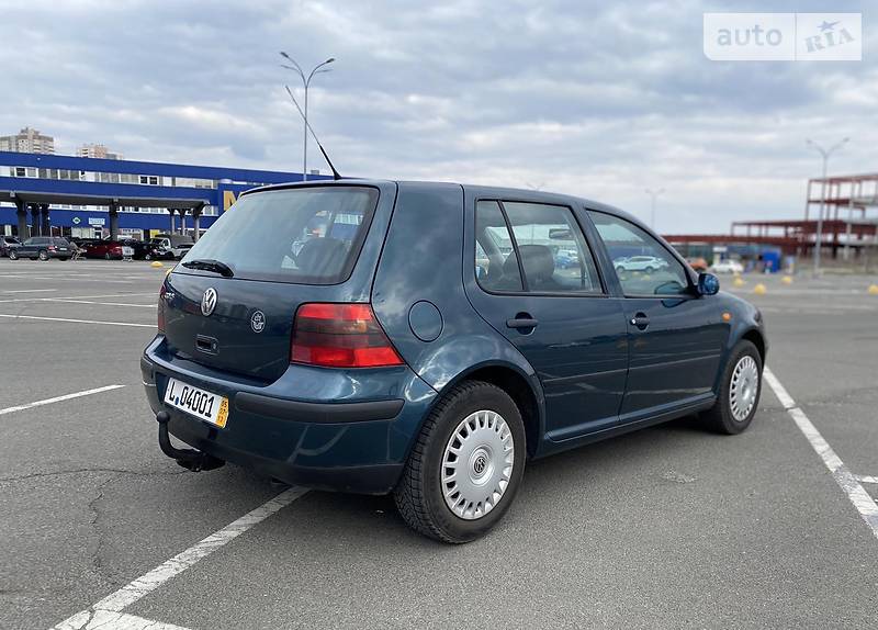 Хэтчбек Volkswagen Golf 2002 в Киеве