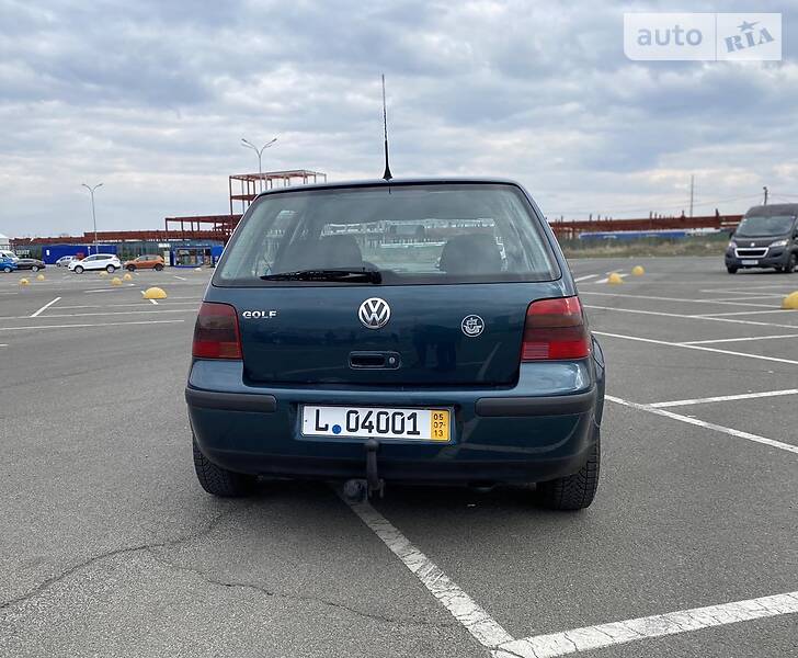 Хэтчбек Volkswagen Golf 2002 в Киеве