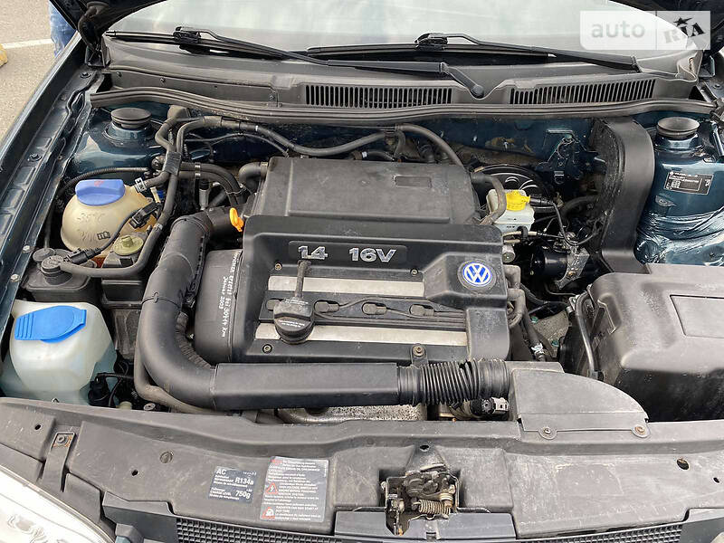 Хэтчбек Volkswagen Golf 2002 в Киеве