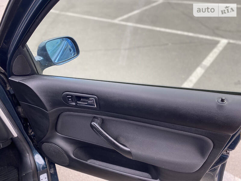 Хэтчбек Volkswagen Golf 2002 в Киеве
