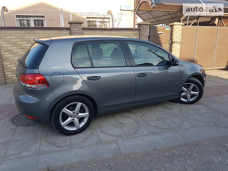 Хэтчбек Volkswagen Golf 2011 в Мариуполе