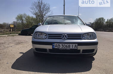 Хетчбек Volkswagen Golf 2001 в Вінниці