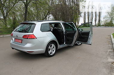 Універсал Volkswagen Golf 2016 в Сумах