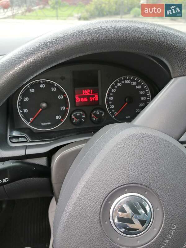 Хетчбек Volkswagen Golf 2004 в Черкасах